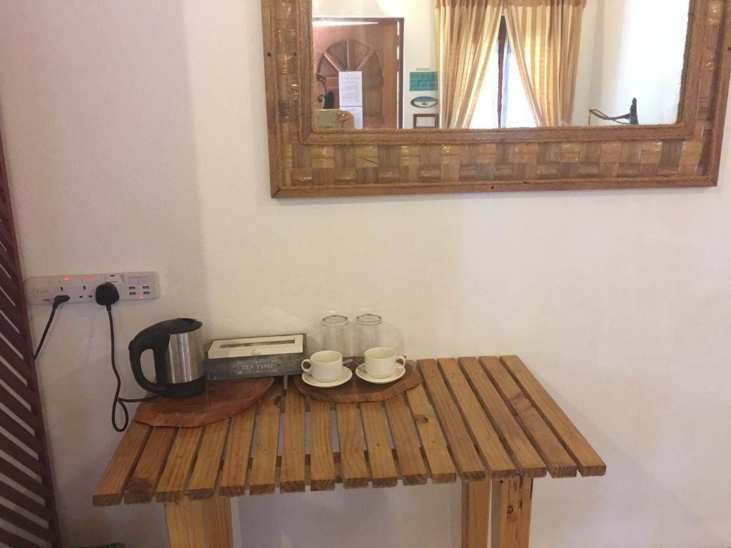 Hudhu Raakani Lodge Maldives Thinadhoo  Esterno foto